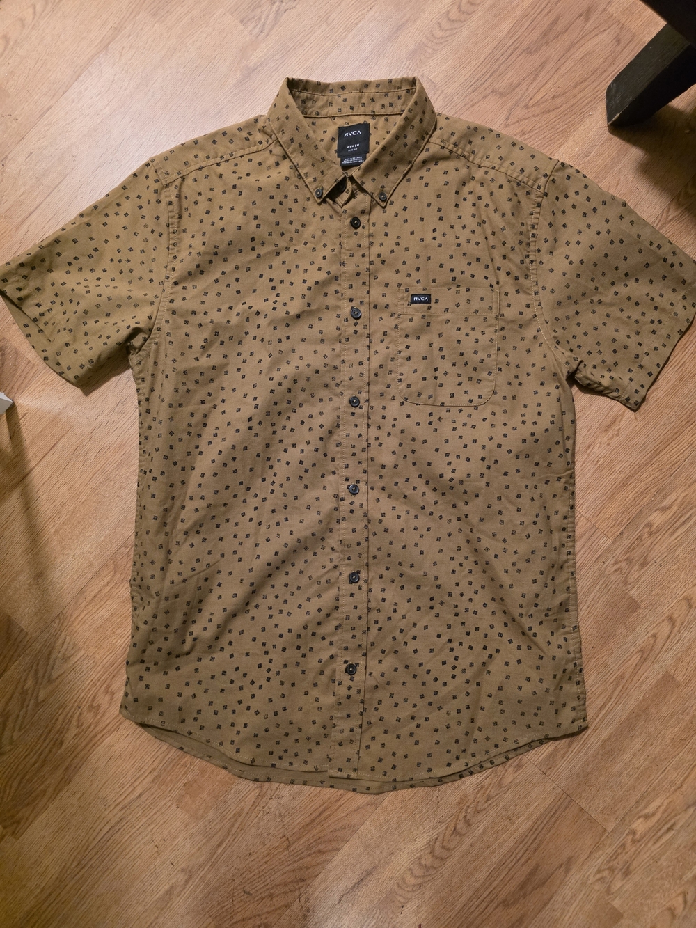 RVCA Men's Geometric Short Sleeve Shirt Size Medium